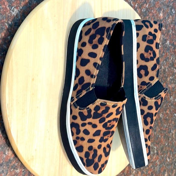 Apt. 9 Shoes - EUC Apt 9 size 9M women leopard cheetah print slip ons